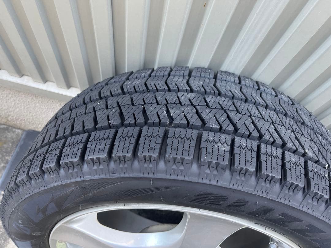 23年製　BS VRX2 185/55R15 82Q & VW UP ホイール