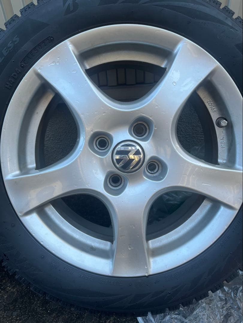 23年製　BS VRX2 185/55R15 82Q & VW UP ホイール