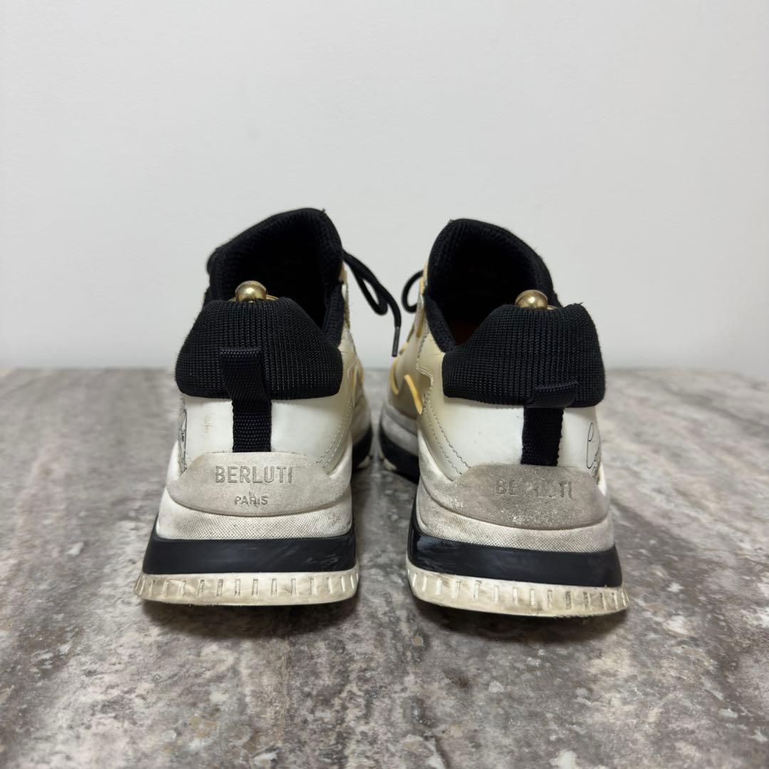 限定 45万円 ベルルッティ グラビティ スクリットホワイトレザースニーカー