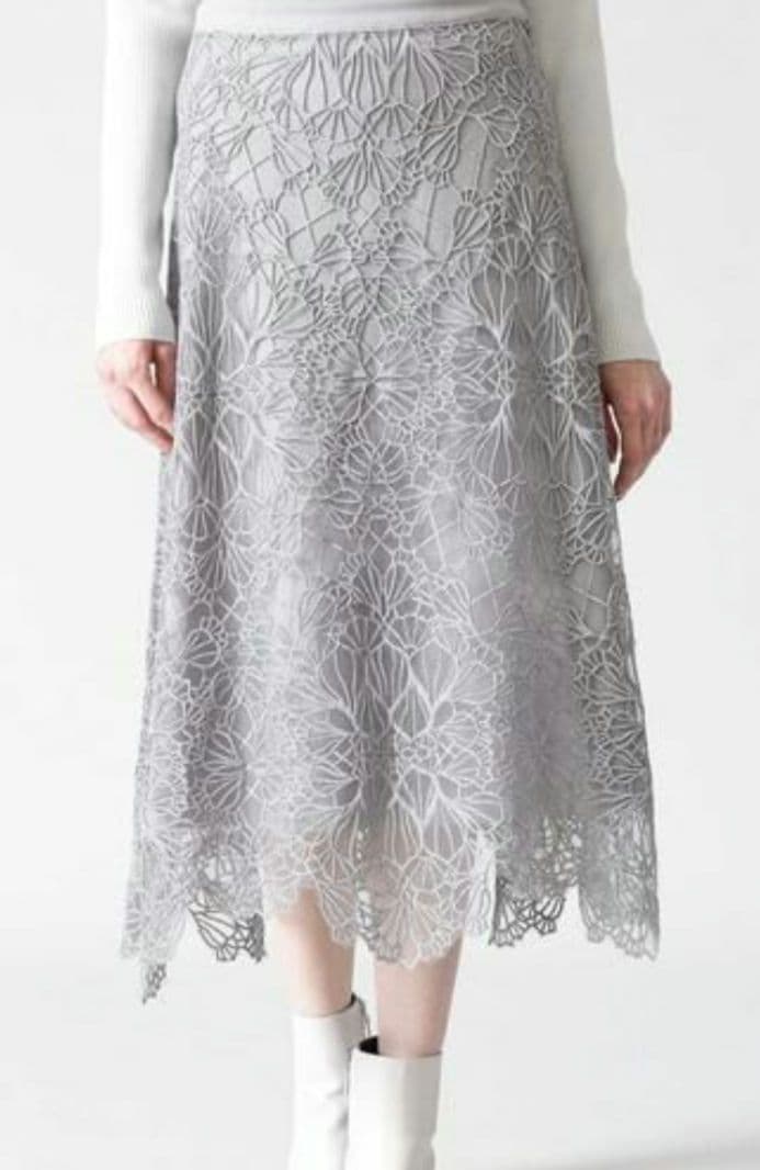 定価7万円以上　ADORE(アドーア) アールデコレーススカート　グレー