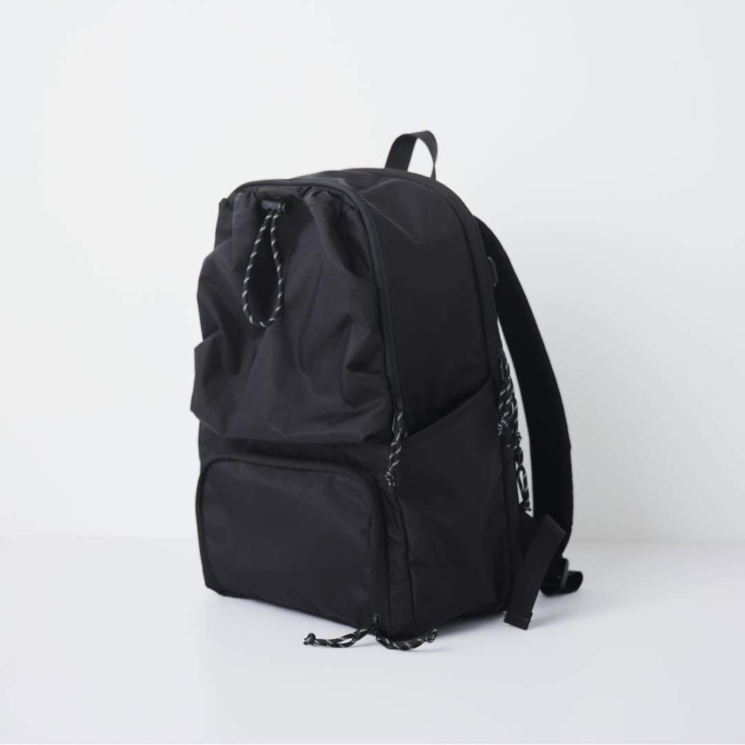 ブラック ナイロンバックパック