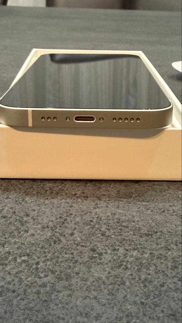 iPhone 13 本体　スターライト　128GB 箱付！送料無料！オマケ付き