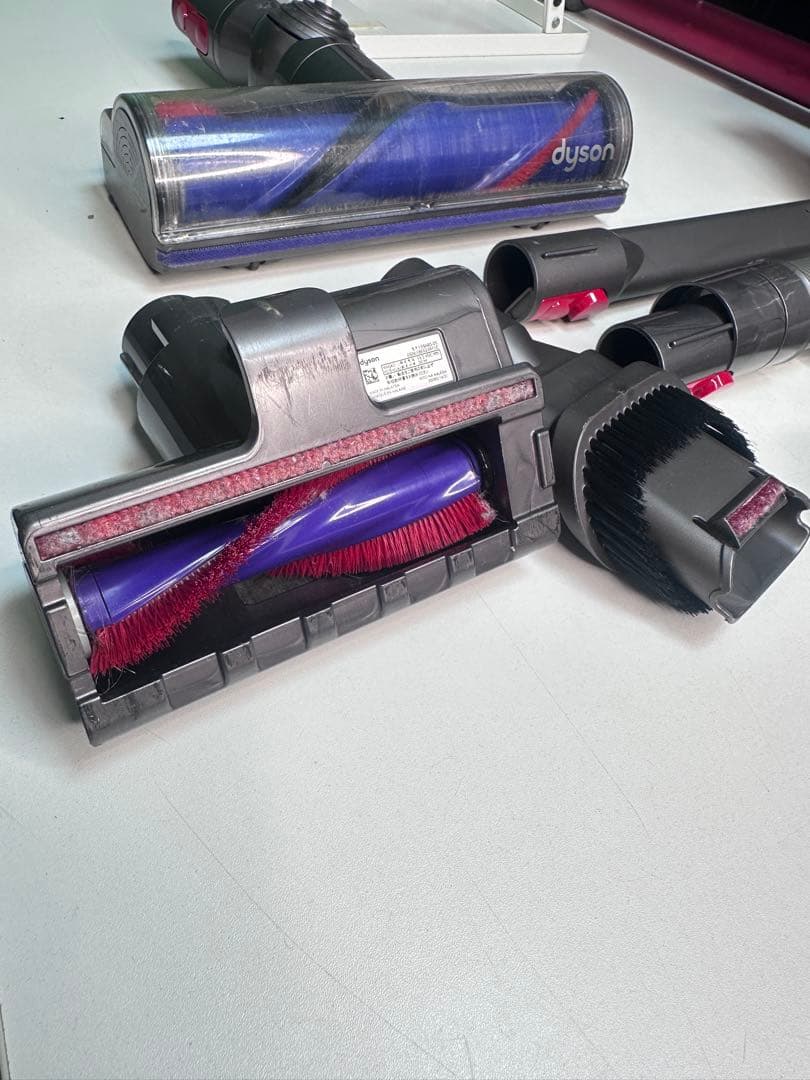 【純正•付属品付き】dyson ダイソン sv10 コードレスクリーナー