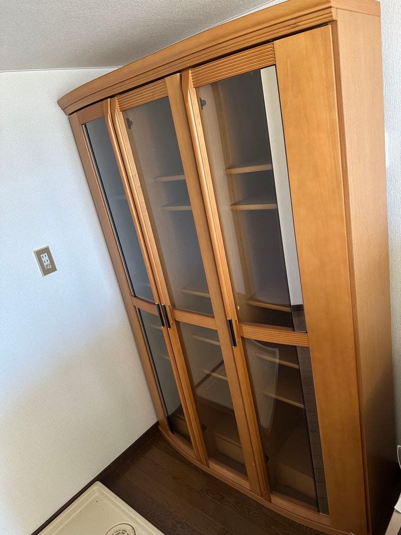 ガラス扉付きコーナー収納棚