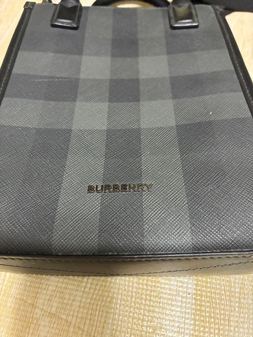 BURBERRY レザー ショルダーバッグ　ミニバーティカル