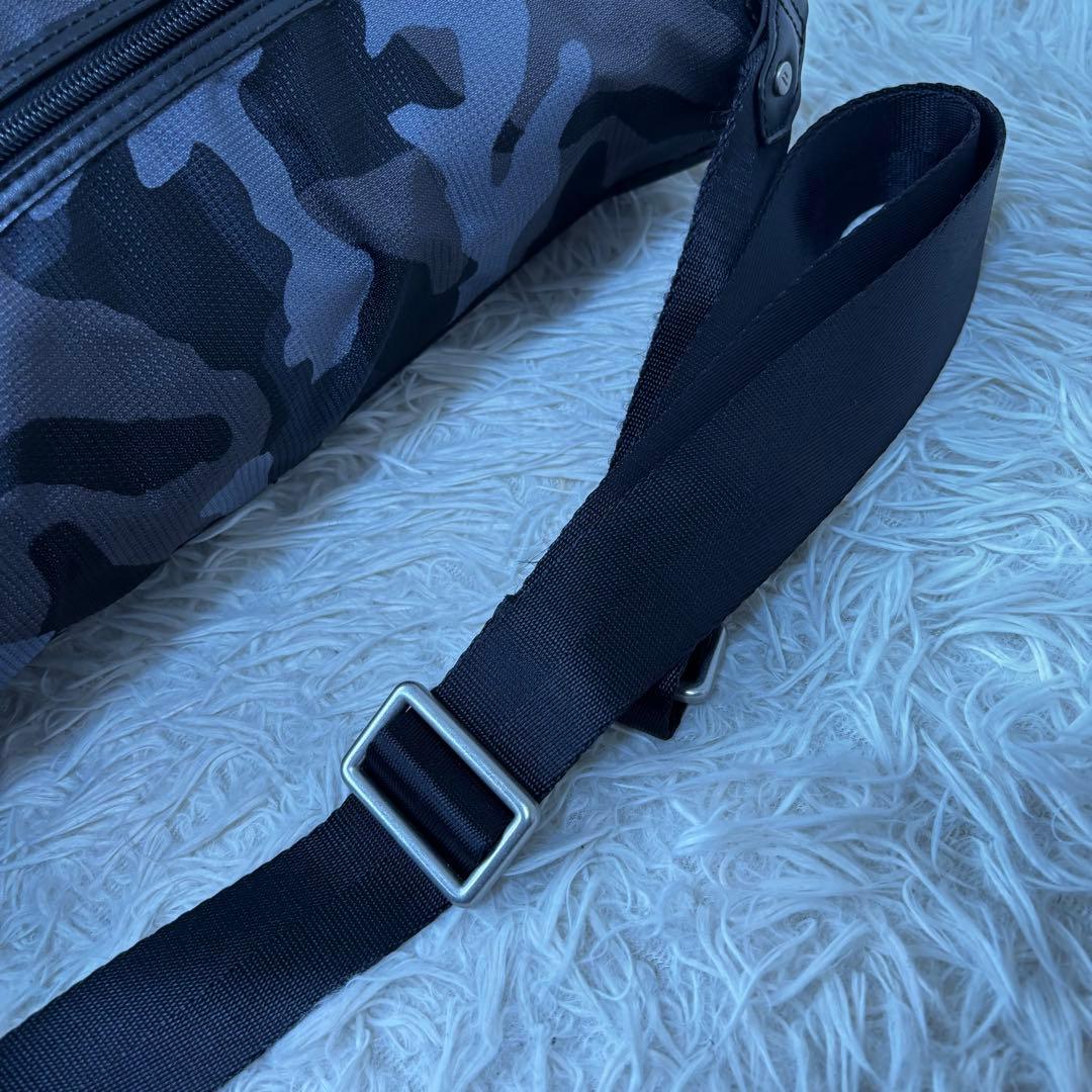 DIESEL✨大容量メッセンジャーバッグ　レザーナイロン　カモフラ　刻印　y2k