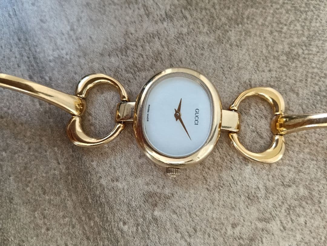 Gucci ゴールド アナログ腕時計