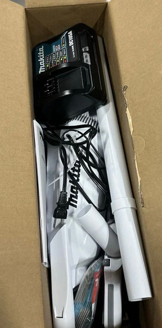 未使用品 マキタ 充電式クリーナ 紙パック仕様 CL107FDSHW