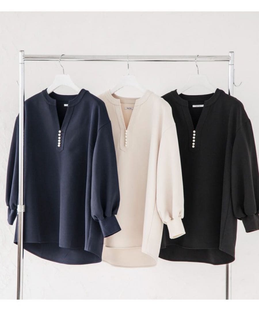 新品タグ付⭐️エマテイラー❤️パール釦キーネックロングスリーブブラウス 黒