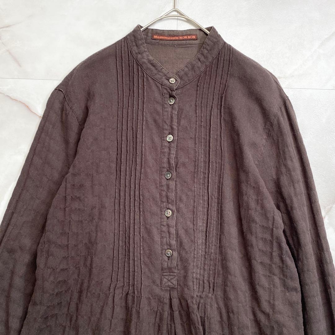 A18443 マドモアゼルノンノン スタンドカラーピンタックブラウス 茶系 38