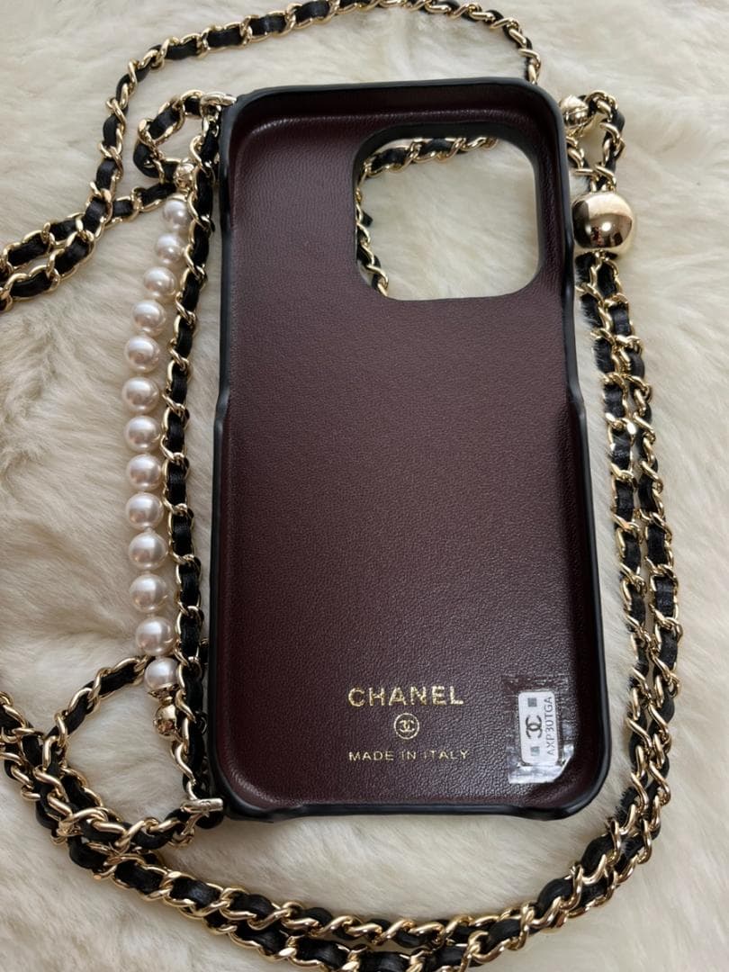 新品未使用 ★CHANEL★チェーン クラッチ iPhone 15Pro ケース