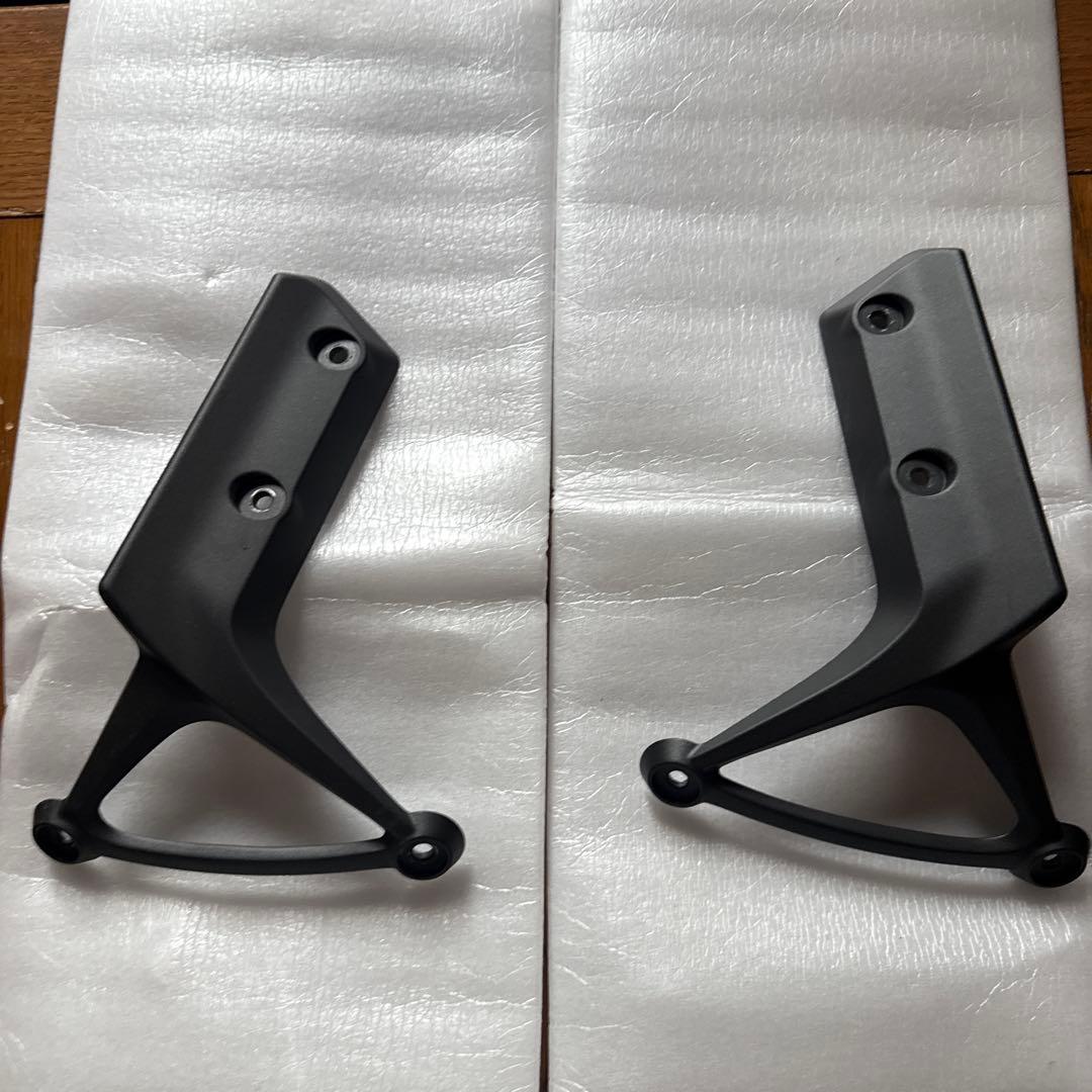 カワサキZ900RS フロントフェンダーアーム　ブラック　新品同様　左右セット