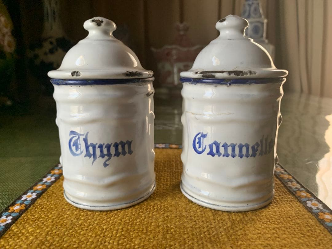 フランスアンティーク　小さなぽってり可愛いホーローのキャニスター2個セット！