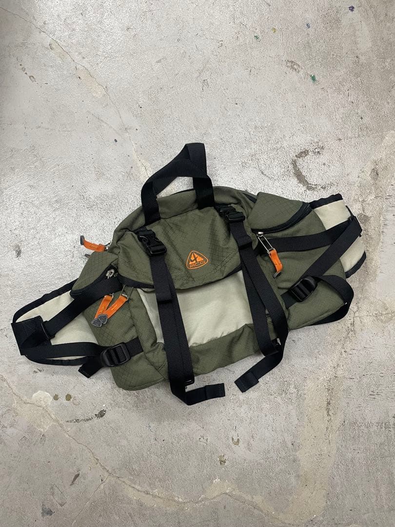 90s NIKE ACG ショルダーバック　ウエストポーチ　カーキ　y2k 刺繍