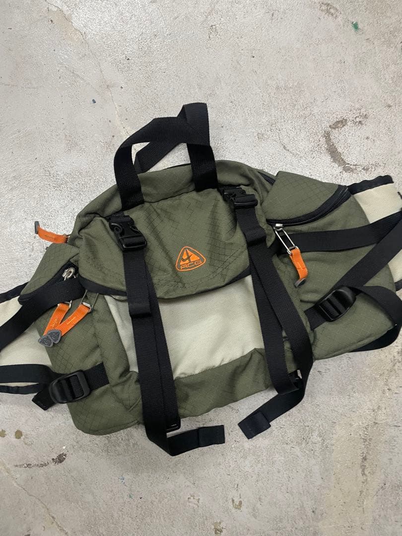 90s NIKE ACG ショルダーバック　ウエストポーチ　カーキ　y2k 刺繍