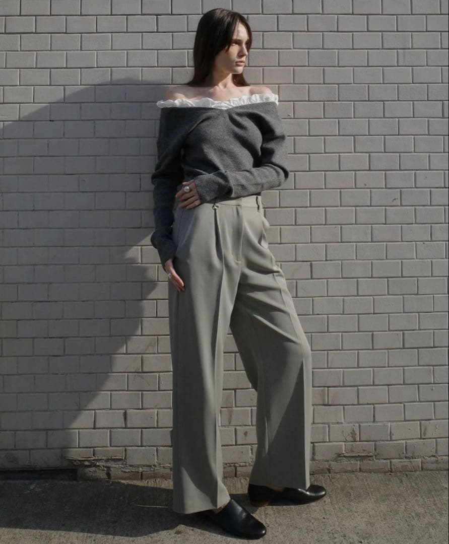 大幅値下げ　2WAY FRILL V NECK KNIT TOPS CLANE