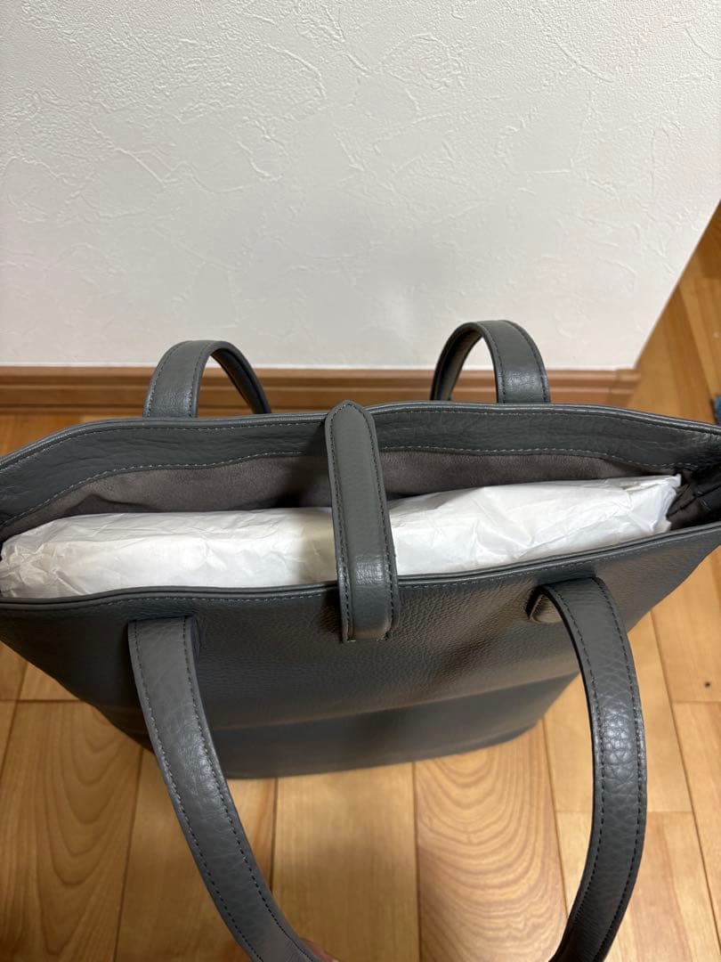 ペッレモルビダ チャコールグレー スリムレザートートバッグ 未使用 MB069