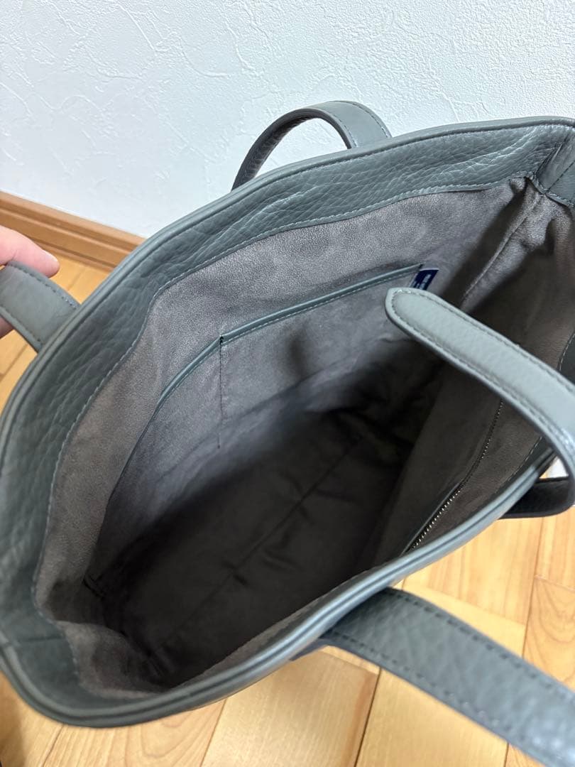 ペッレモルビダ チャコールグレー スリムレザートートバッグ 未使用 MB069