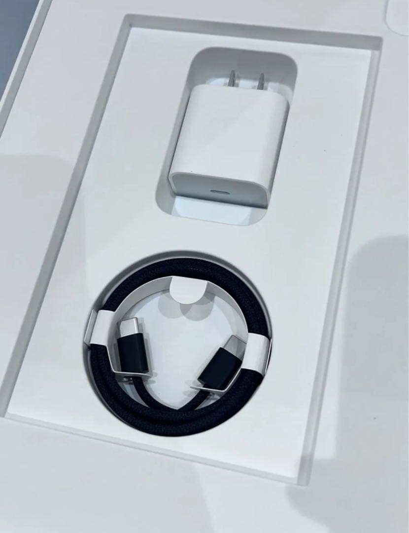 iPadPro 11インチ M4 256GB 保護フィルム、キーボード付き