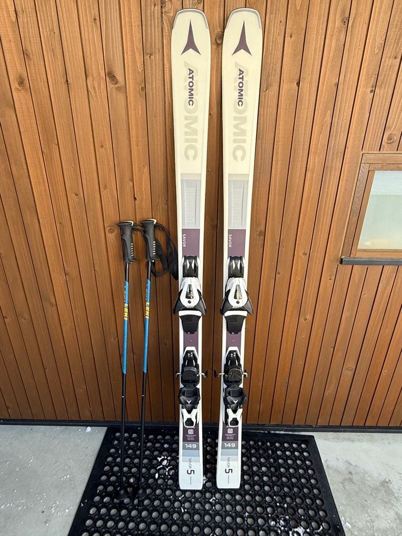 ATOMIC アトミックSAVOR5 スキー板 149cm ポール付き