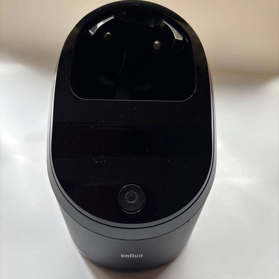 ブラウンシリーズ8 メンズシェーバー本体　洗浄器付き　ドイツ製