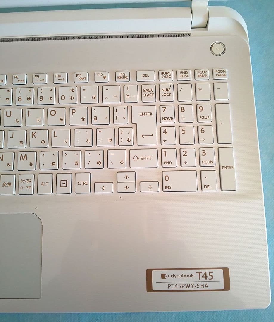 【極上美品】使用感が無い東芝 ダイナブック T45PW