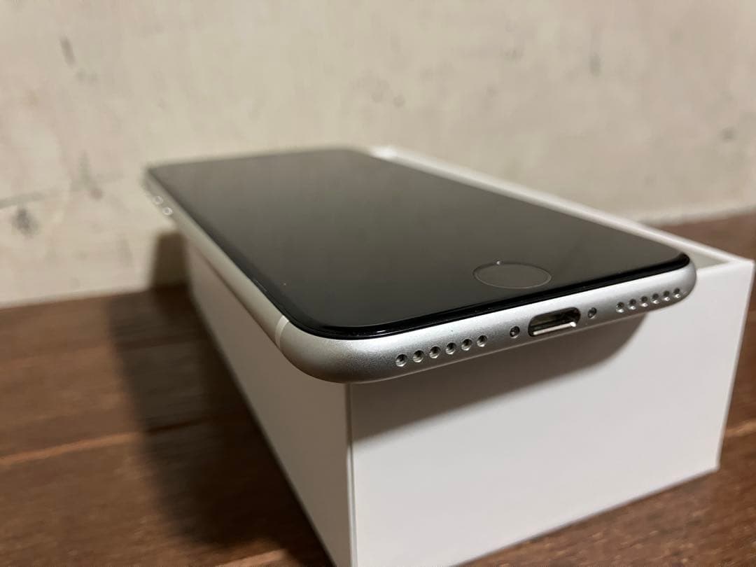 【 早い者勝ち！】 128GB ✧ 美品 iPhone SE2 SIMフリー