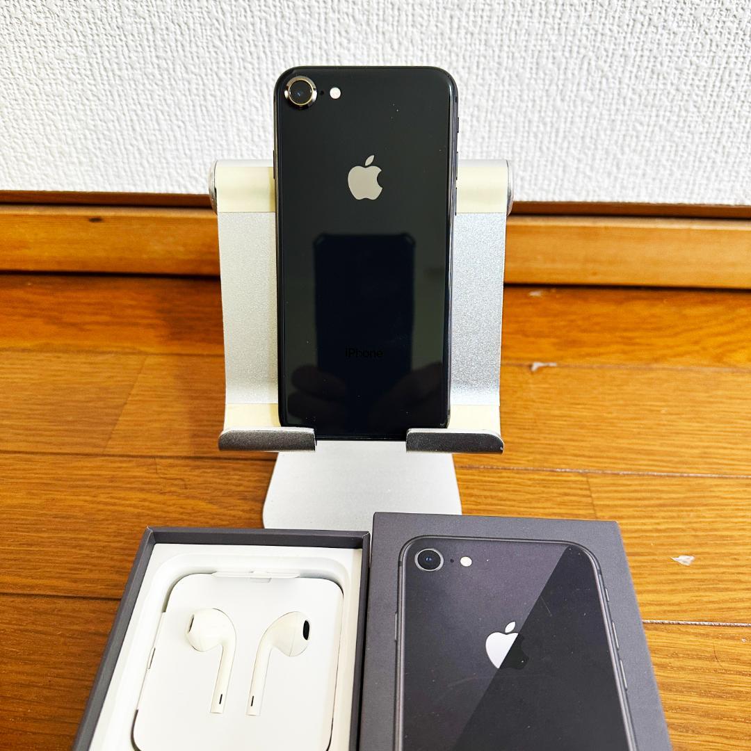 美品! iPhone 8 スペースグレー SIMフリー 64 MQ782J/A