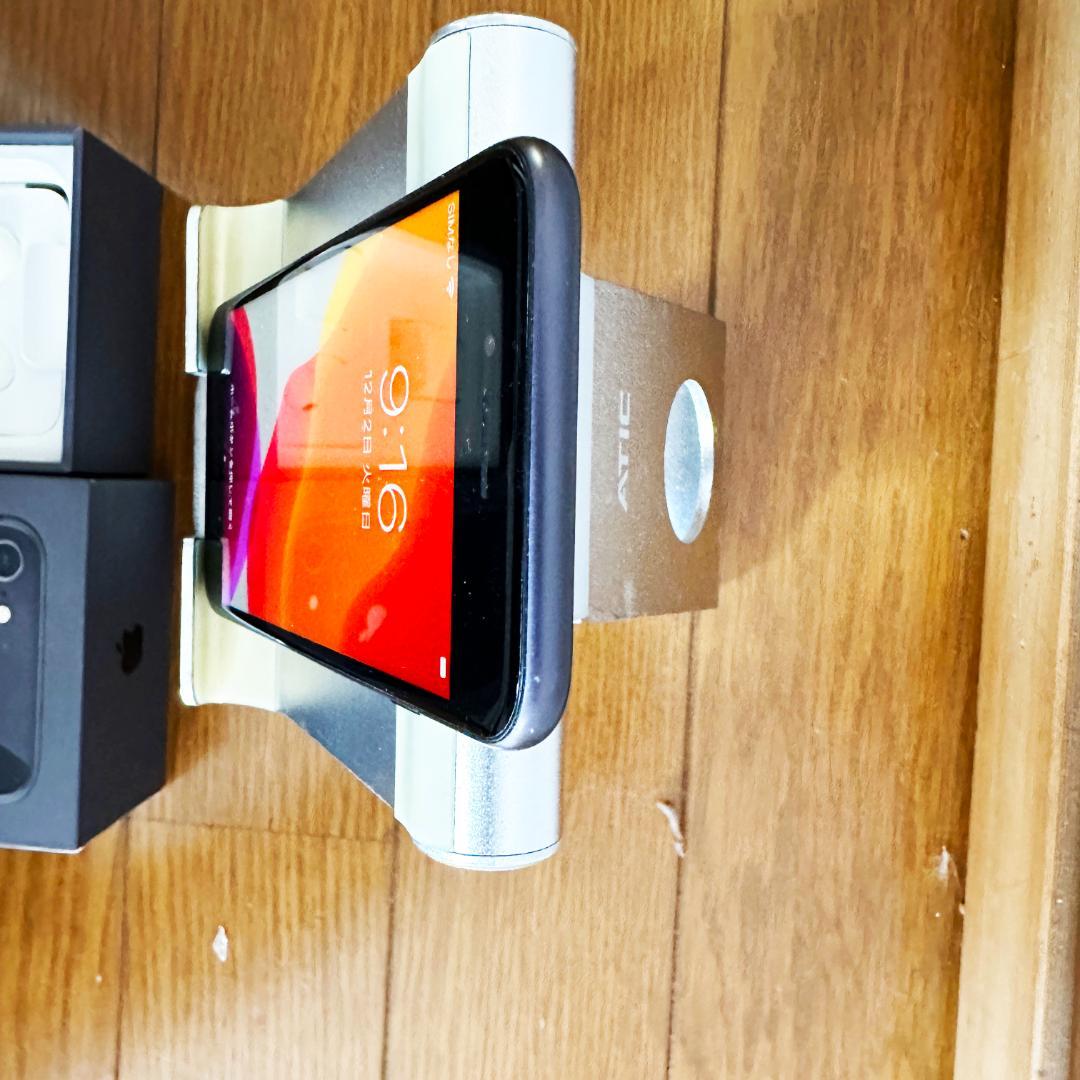 美品! iPhone 8 スペースグレー SIMフリー 64 MQ782J/A