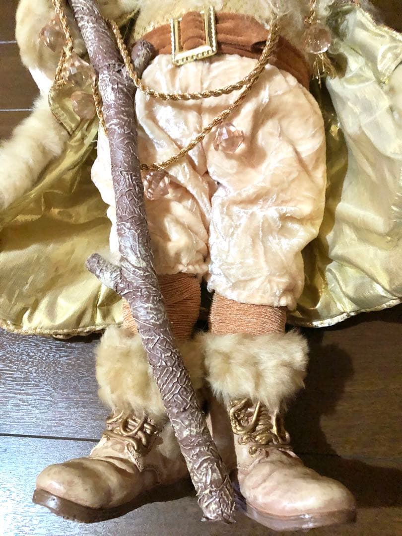 【アンティーク調】刺繍入り衣装&ブーツのサンタクロース人形(ベージュ色系)