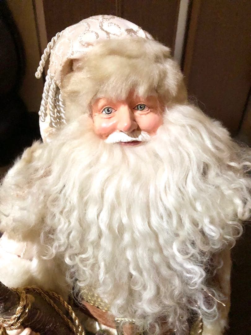 【アンティーク調】刺繍入り衣装&ブーツのサンタクロース人形(ベージュ色系)