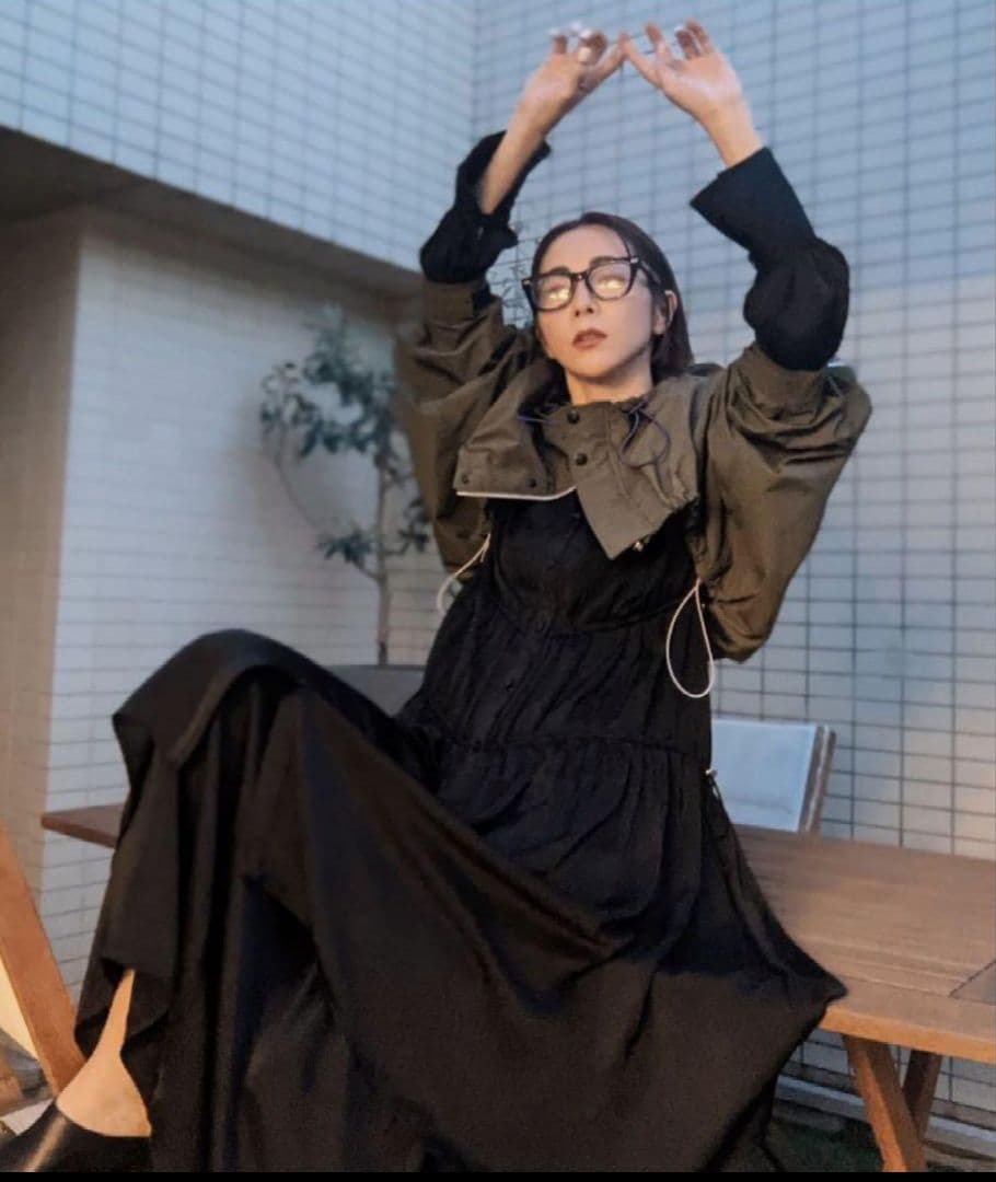 un3d オリーブ色 フード付き クロップドジャケット