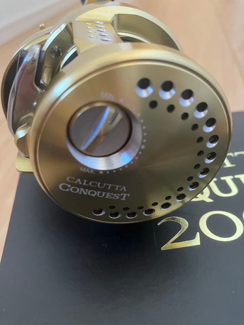 極美品　シマノ 15カルカッタコンクエスト200 ノーマル　アベイルスプール