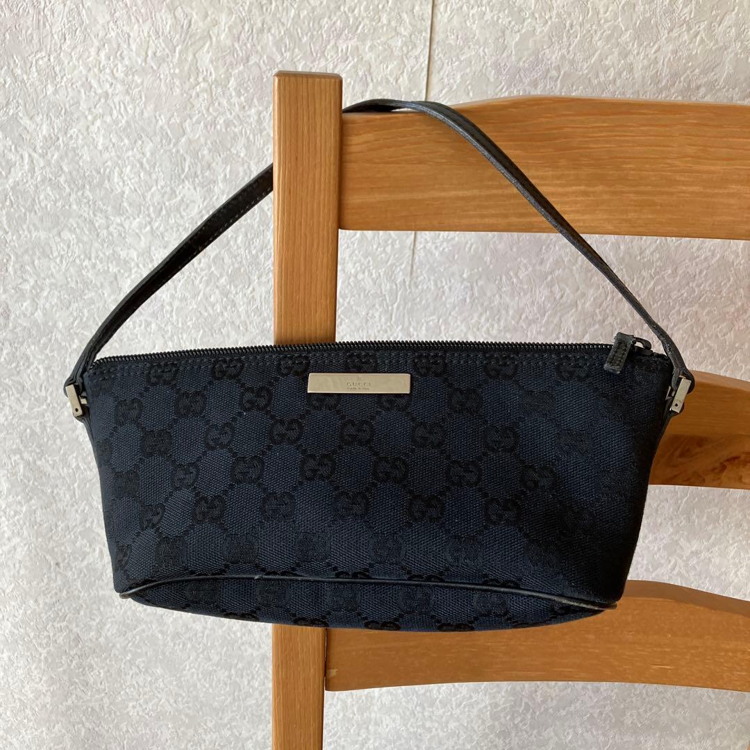 GUCCI ブラックキャンバス ポーチ