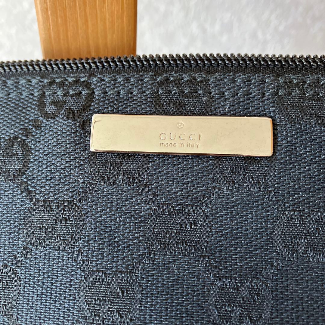 GUCCI ブラックキャンバス ポーチ