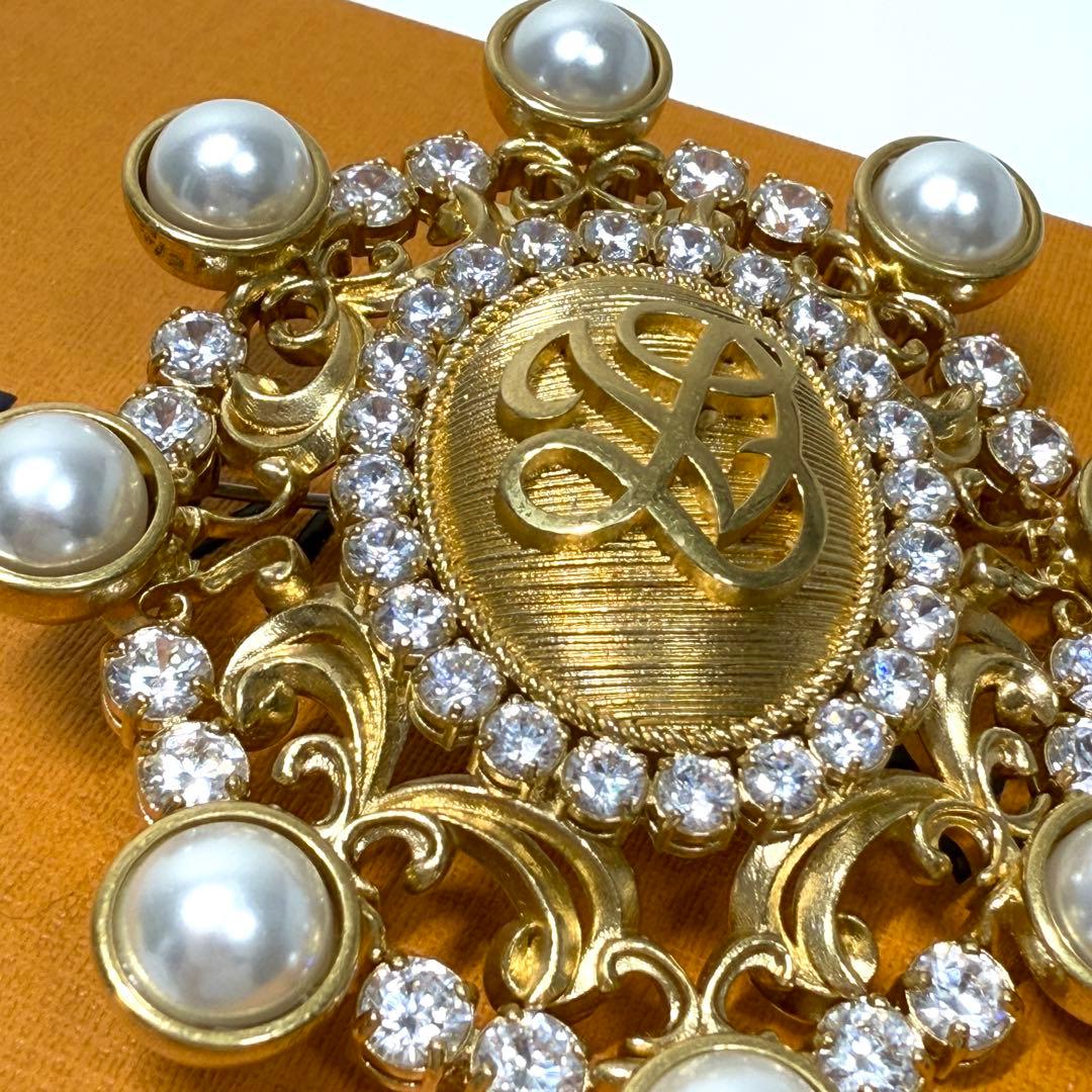 美品 ルイヴィトン LVダイナスティ ブローチ ゴールド パール 新ロゴ