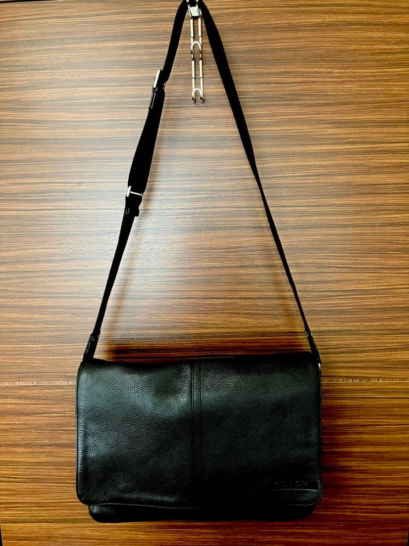 COACH レザー ショルダーバッグ 本革 フラップ 斜めがけ 黒 メンズ