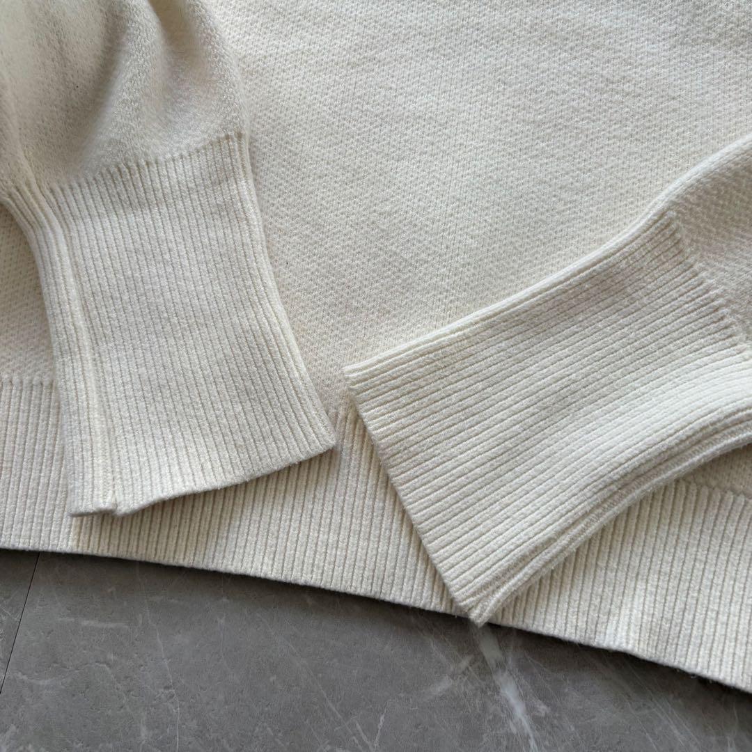 regleam ホワイト エンボスロゴニット