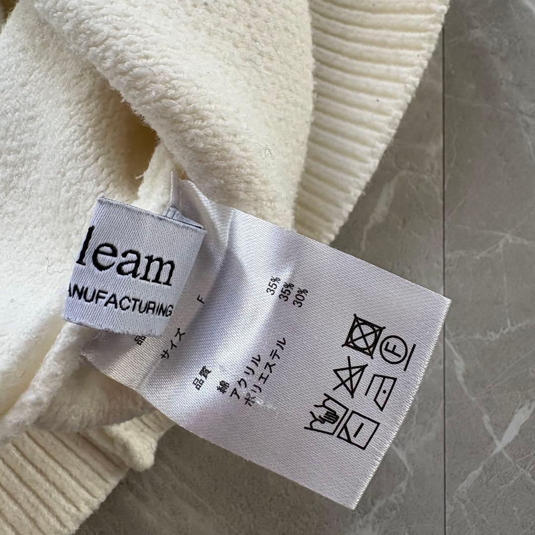 regleam ホワイト エンボスロゴニット