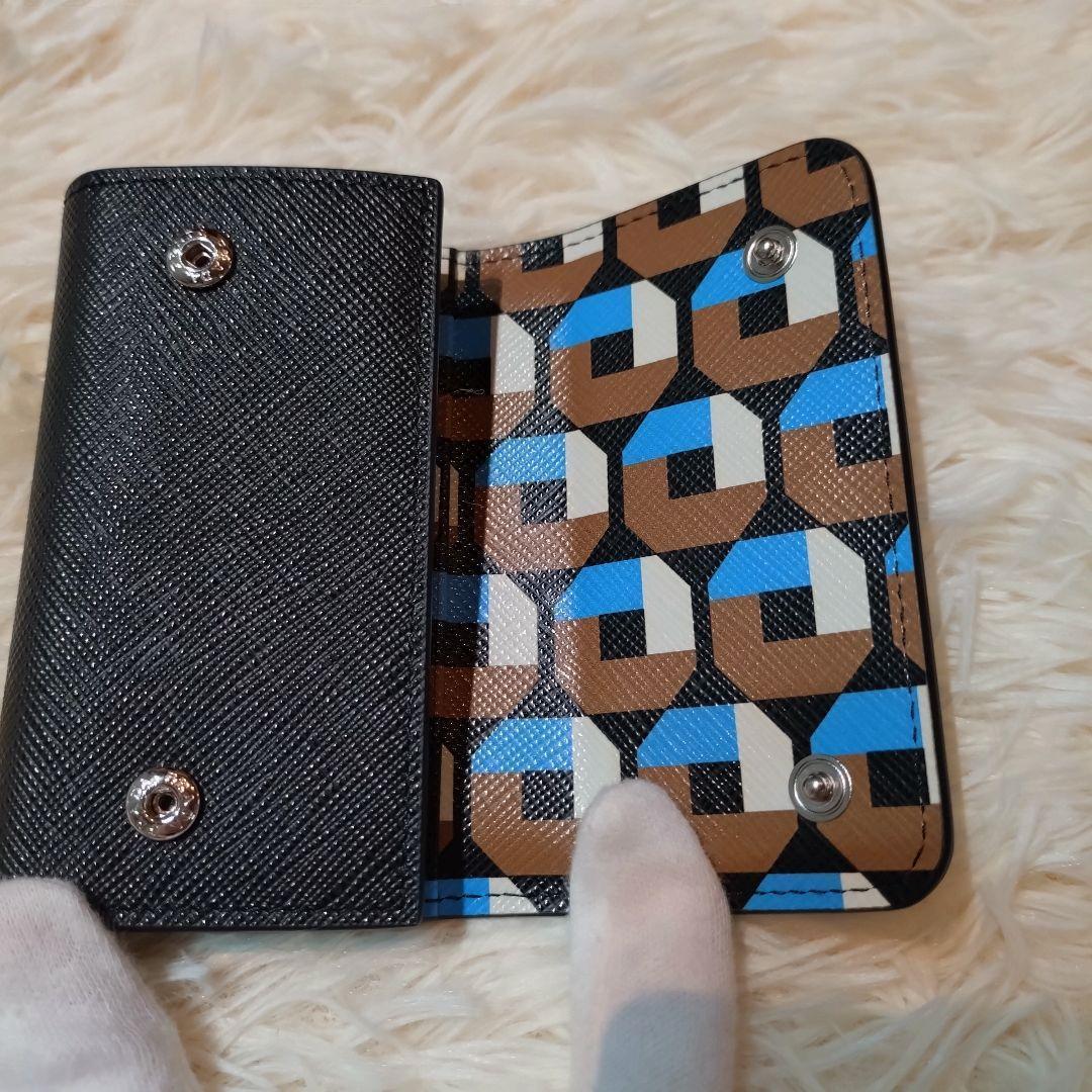 新品✨️　NFCタグ　プラダ　キーケース　4連　サフィアーノレザー　3角ロゴ
