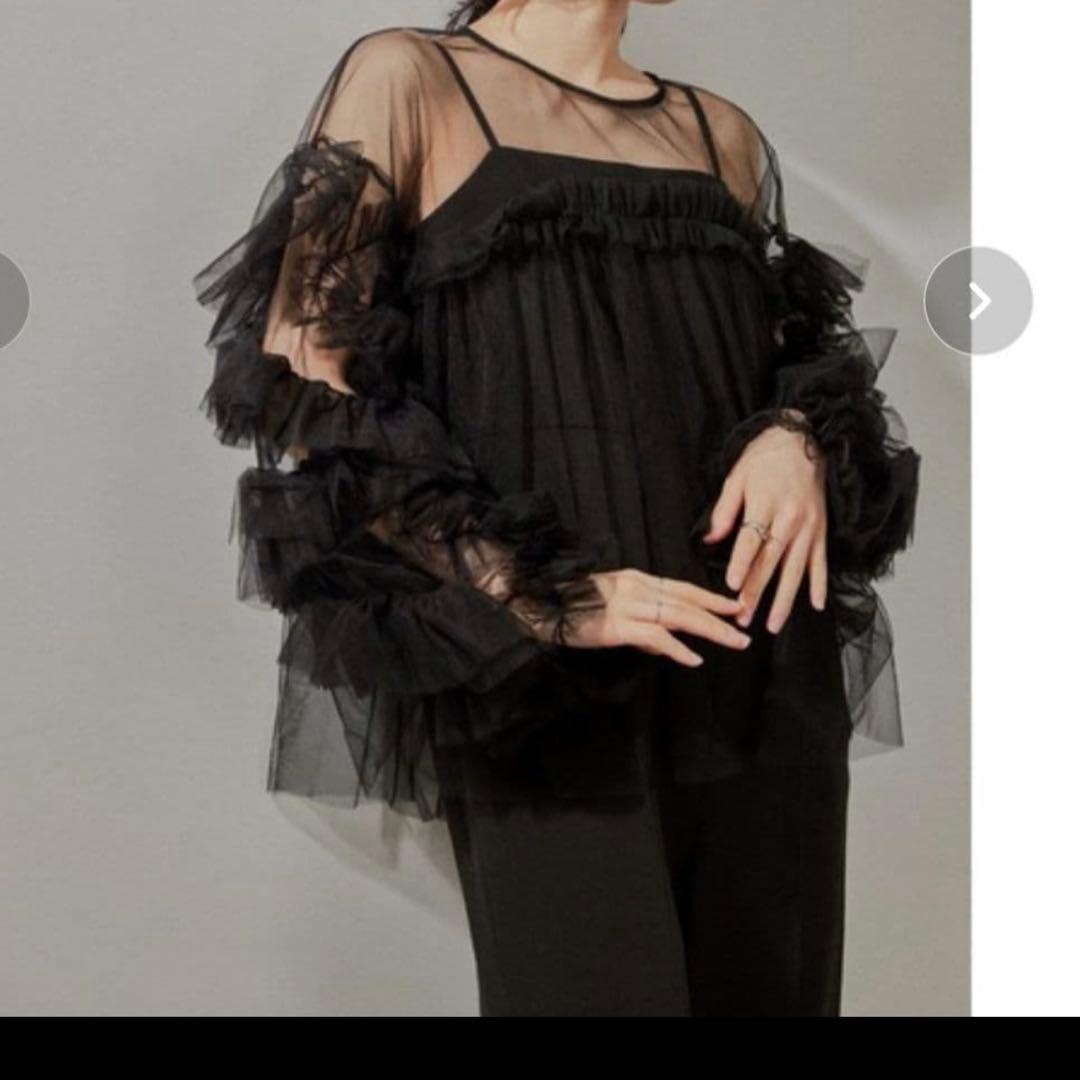 フリル付きオフショルダートップス ブラック
