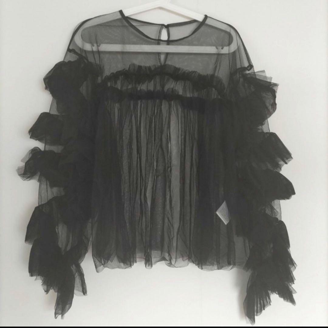 フリル付きオフショルダートップス ブラック