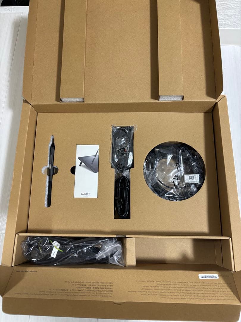 Wacom Cintiq 16 (DTK1660)　ワコム　液晶タブレット