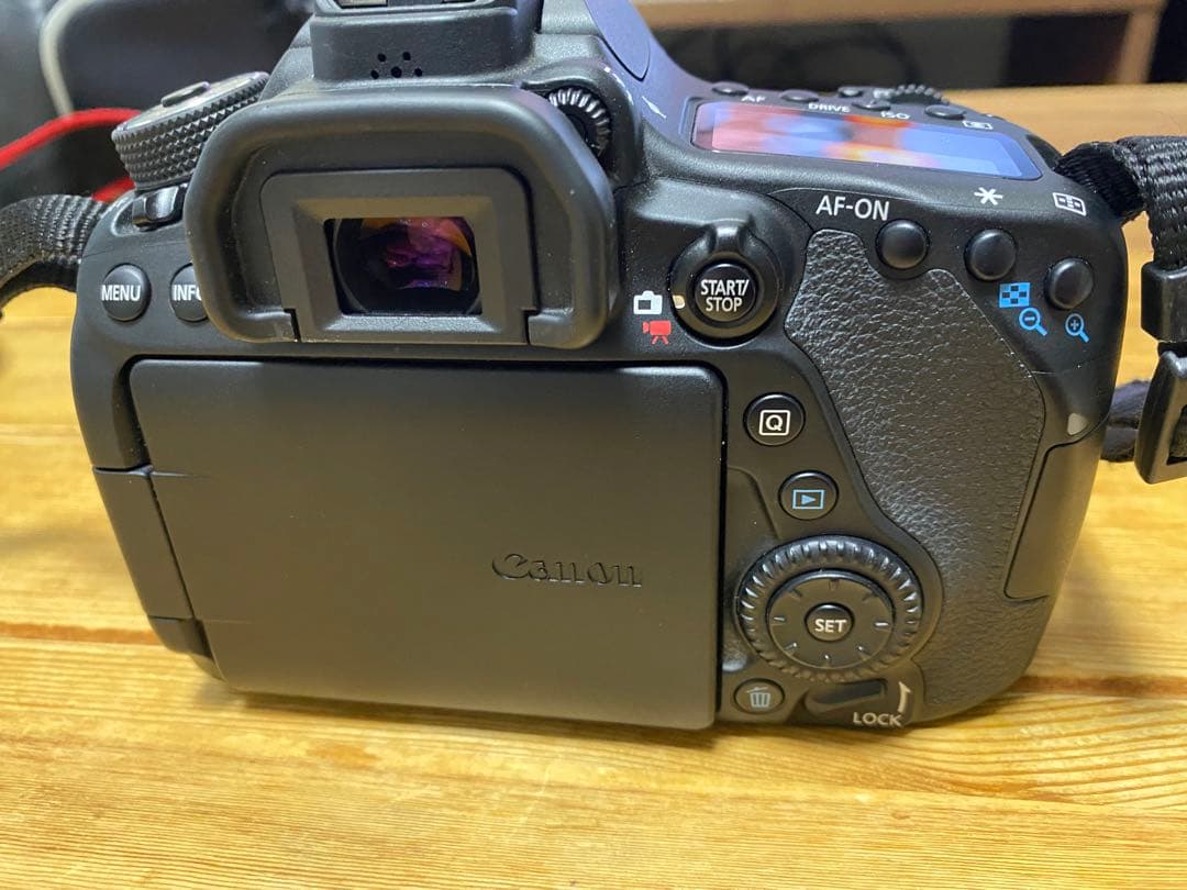 【美品】CanonEOS80D EF-S18-135 IS USM レンズキット