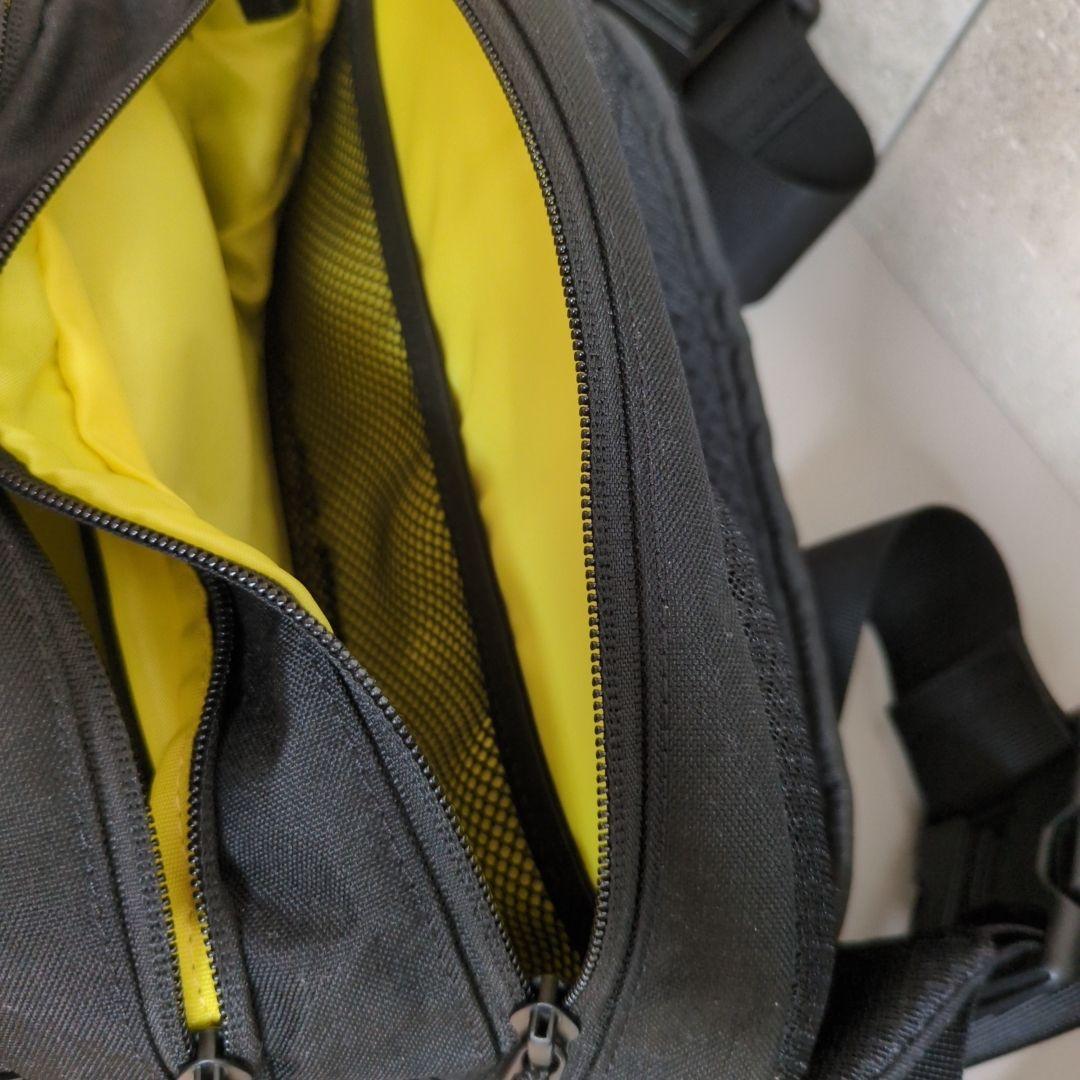 【美品】ハグー Hugoo ヒップシート 抱っこ紐 スリング ブラック 黒