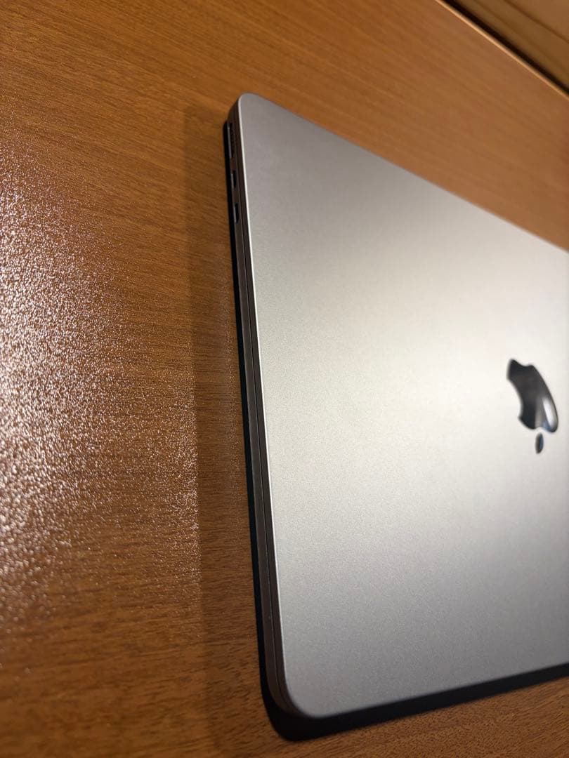 バッテリー100% MacBook air 2022 16gb スペースグレイ