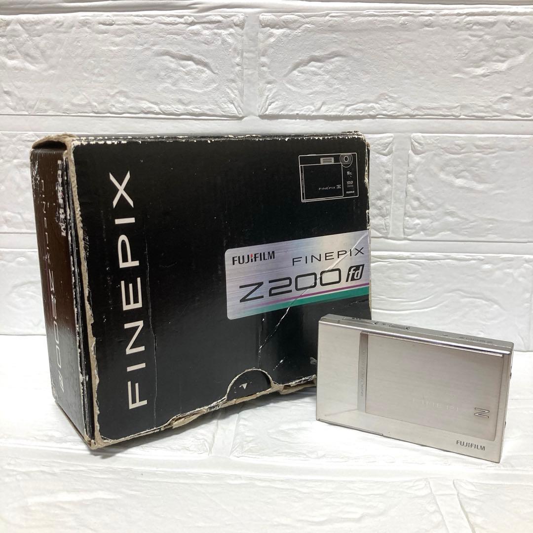 FUJIFILM 富士フィルム　デジカメ　FINEPIX z200fd