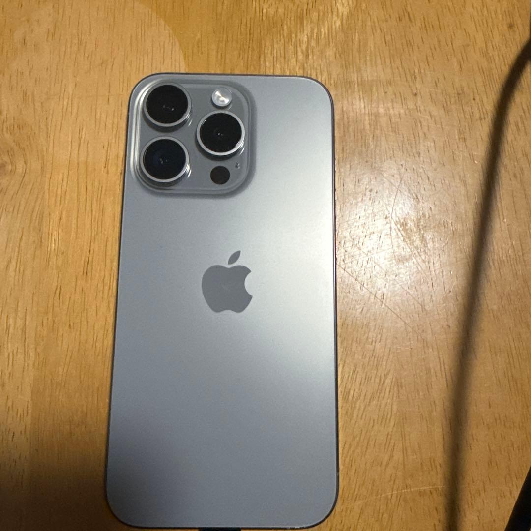 iPhone 15 Pro 256Gb ナチュラルチタニウム　casetify付