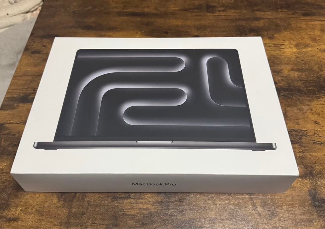 MacBook Pro スペースブラック ほぼ新品です。