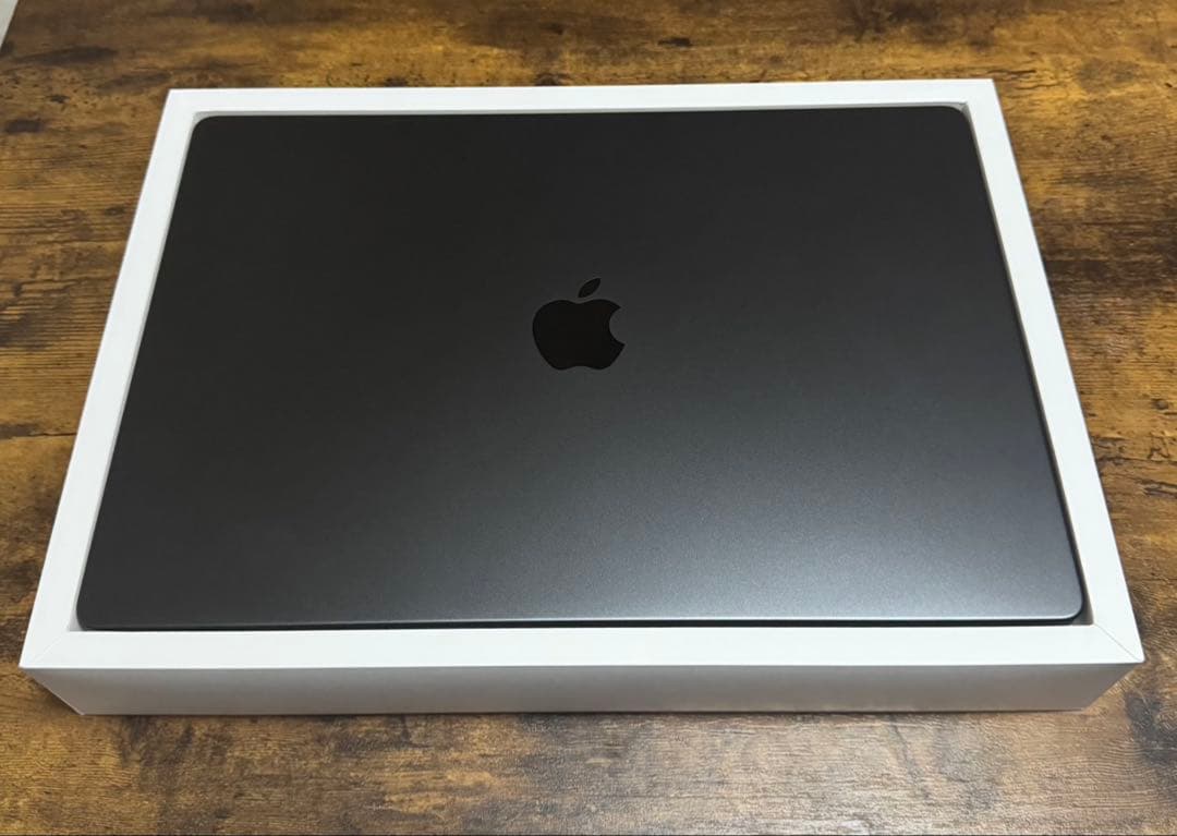 MacBook Pro スペースブラック ほぼ新品です。